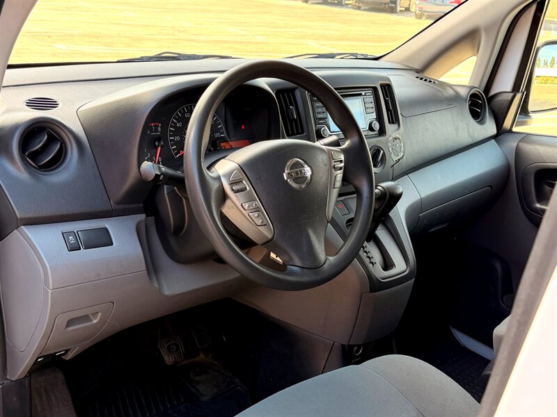 2019 Nissan NV200 S   - Photo 11 - Sherman Oaks, CA 91403-1701
