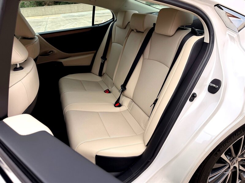 2023 Lexus ES 350   - Photo 23 - Sherman Oaks, CA 91403-1701