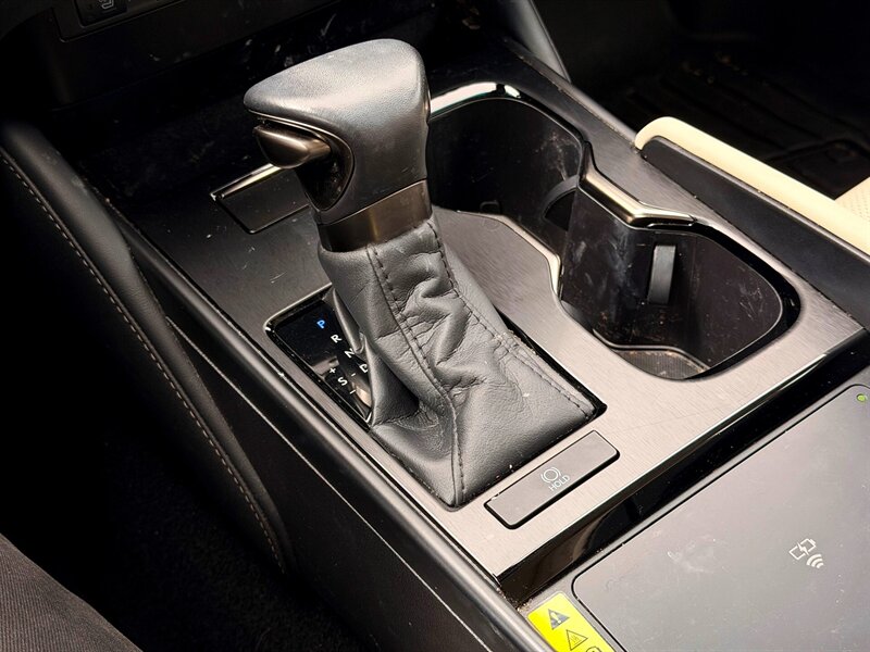 2023 Lexus ES 350   - Photo 20 - Sherman Oaks, CA 91403-1701