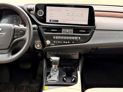 2023 Lexus ES 350   - Photo 12 - Sherman Oaks, CA 91403-1701