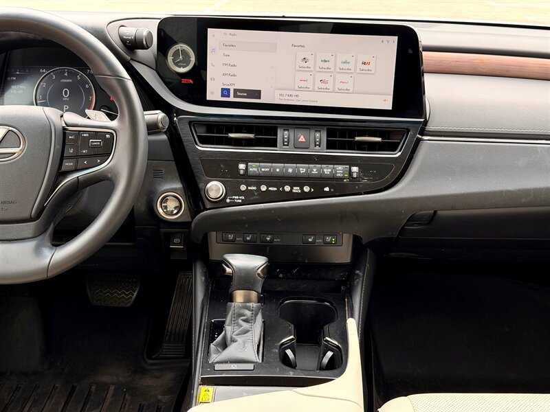 2023 Lexus ES 350   - Photo 12 - Sherman Oaks, CA 91403-1701