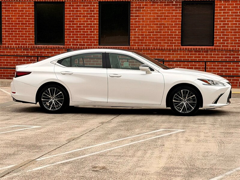 2023 Lexus ES 350   - Photo 8 - Sherman Oaks, CA 91403-1701