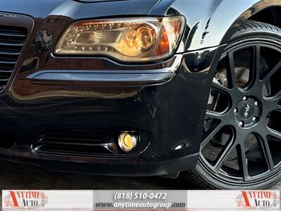 2013 Chrysler 300C   - Photo 30 - Sherman Oaks, CA 91403-1701