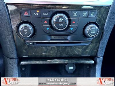 2013 Chrysler 300C   - Photo 18 - Sherman Oaks, CA 91403-1701