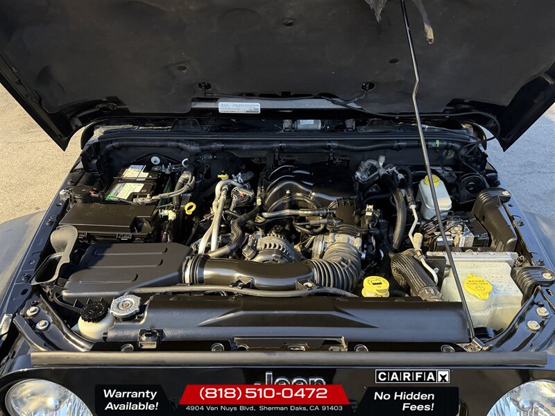 2015 Jeep Wrangler Unlimited Rubicon   - Photo 12 - Sherman Oaks, CA 91403-1701