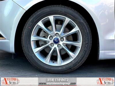 2017 Ford Fusion SE   - Photo 24 - Sherman Oaks, CA 91403-1701