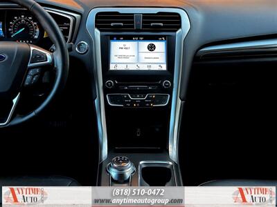 2017 Ford Fusion SE   - Photo 11 - Sherman Oaks, CA 91403-1701