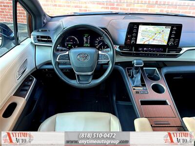 2021 Toyota Sienna XLE 8-Passenger   - Photo 10 - Sherman Oaks, CA 91403-1701