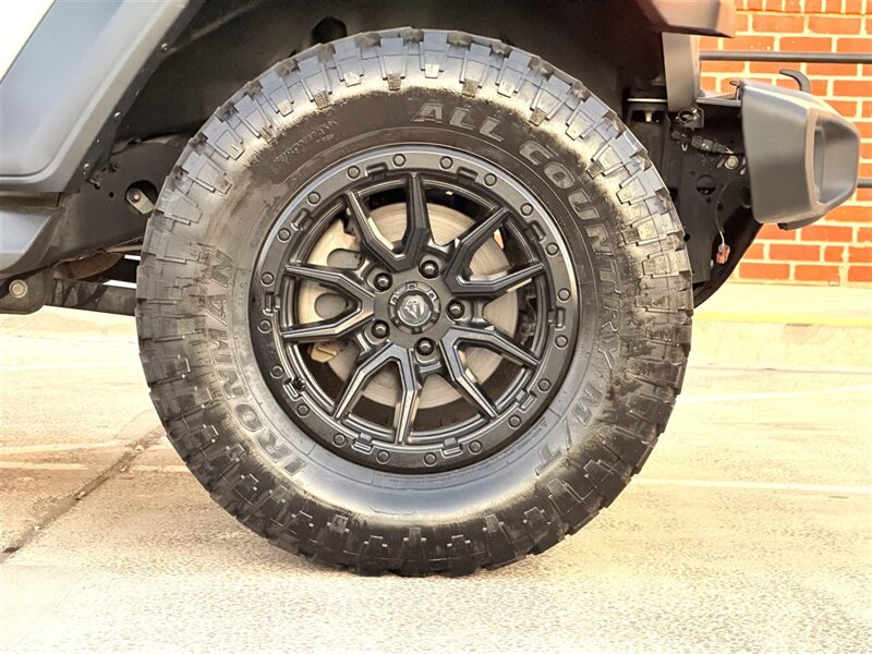 2019 Jeep Wrangler Unlimited Sport S   - Photo 26 - Sherman Oaks, CA 91403-1701