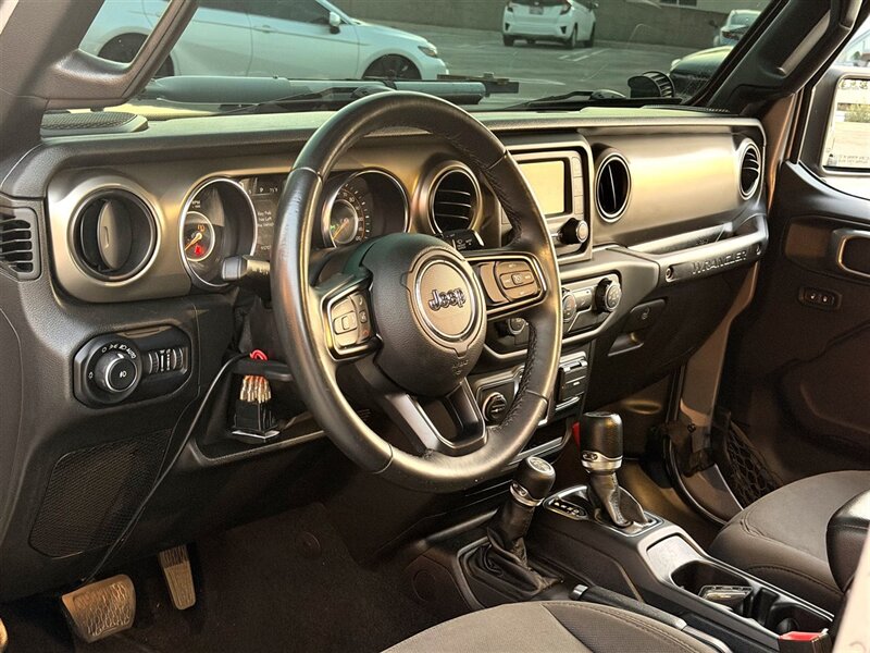2019 Jeep Wrangler Unlimited Sport S   - Photo 13 - Sherman Oaks, CA 91403-1701