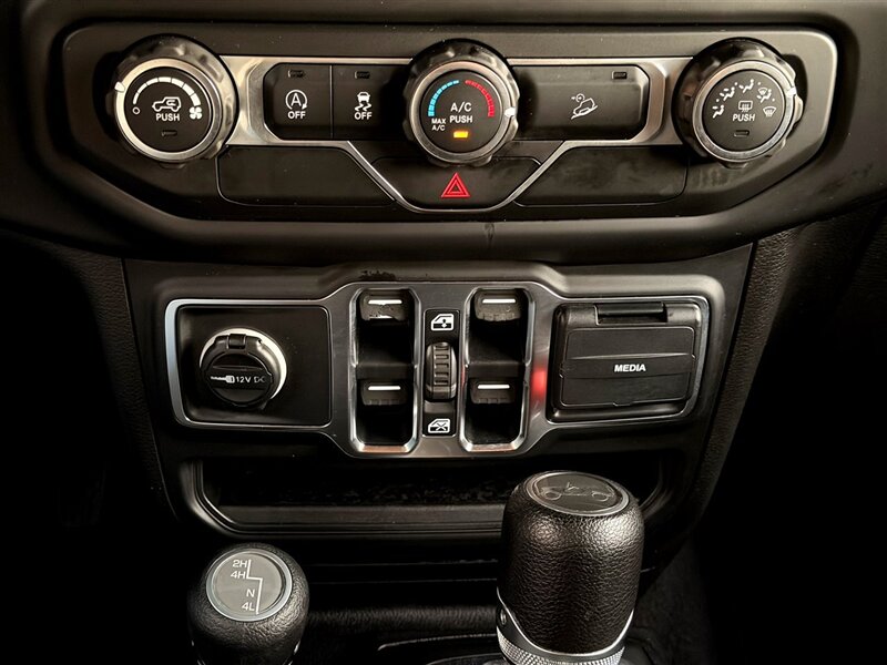 2019 Jeep Wrangler Unlimited Sport S   - Photo 17 - Sherman Oaks, CA 91403-1701