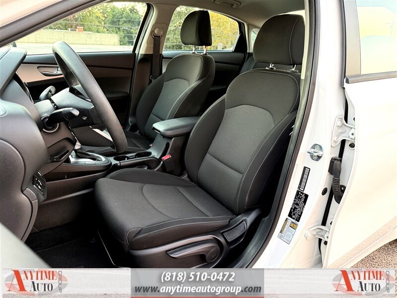 2023 Kia Forte LXS   - Photo 25 - Sherman Oaks, CA 91403-1701