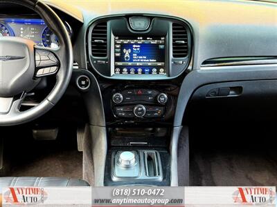2018 Chrysler 300 Series S   - Photo 10 - Sherman Oaks, CA 91403-1701