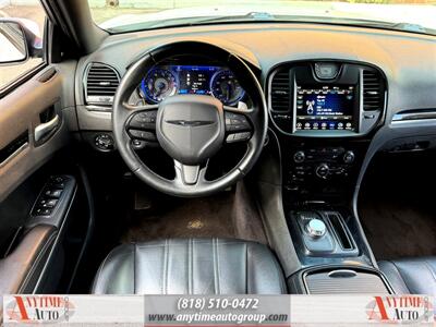 2018 Chrysler 300 Series S   - Photo 9 - Sherman Oaks, CA 91403-1701