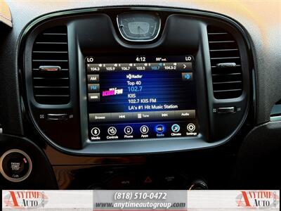 2018 Chrysler 300 Series S   - Photo 14 - Sherman Oaks, CA 91403-1701