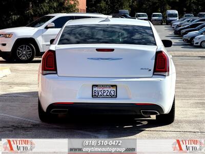 2018 Chrysler 300 Series S   - Photo 5 - Sherman Oaks, CA 91403-1701