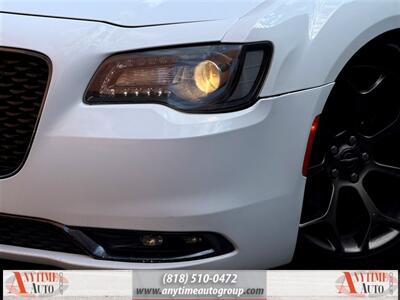 2018 Chrysler 300 Series S   - Photo 25 - Sherman Oaks, CA 91403-1701