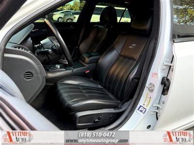 2018 Chrysler 300 Series S   - Photo 12 - Sherman Oaks, CA 91403-1701