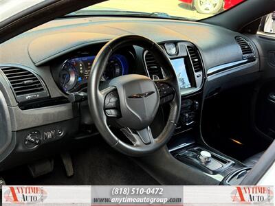 2018 Chrysler 300 Series S   - Photo 11 - Sherman Oaks, CA 91403-1701