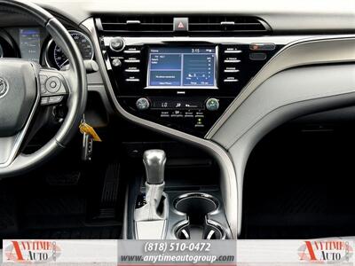 2020 Toyota Camry SE   - Photo 12 - Sherman Oaks, CA 91403-1701