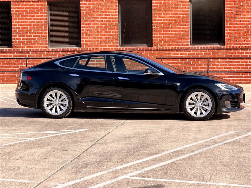 2017 Tesla Model S 75   - Photo 8 - Sherman Oaks, CA 91403-1701