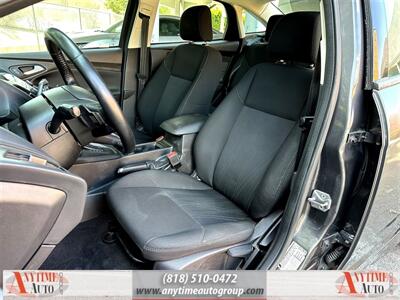 2016 Ford Focus SE   - Photo 14 - Sherman Oaks, CA 91403-1701