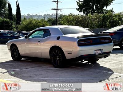 2020 Dodge Challenger SXT   - Photo 5 - Sherman Oaks, CA 91403-1701