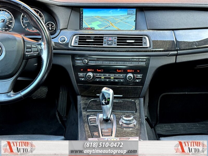 2012 BMW 7 Series 750i photo 12