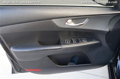 2021 Kia Forte LXS - Photo 14 - Phoenix, AZ 85034