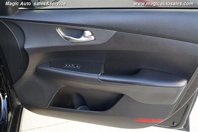2021 Kia Forte LXS - Photo 17 - Phoenix, AZ 85034