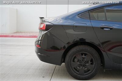 2018 Chevrolet Cruze LS Auto - Photo 7 - Phoenix, AZ 85034