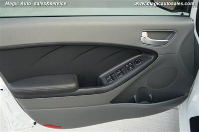 2017 Kia Forte LX   - Photo 9 - Phoenix, AZ 85034