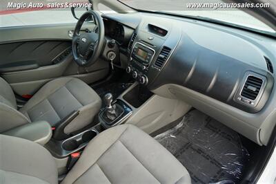 2017 Kia Forte LX   - Photo 12 - Phoenix, AZ 85034