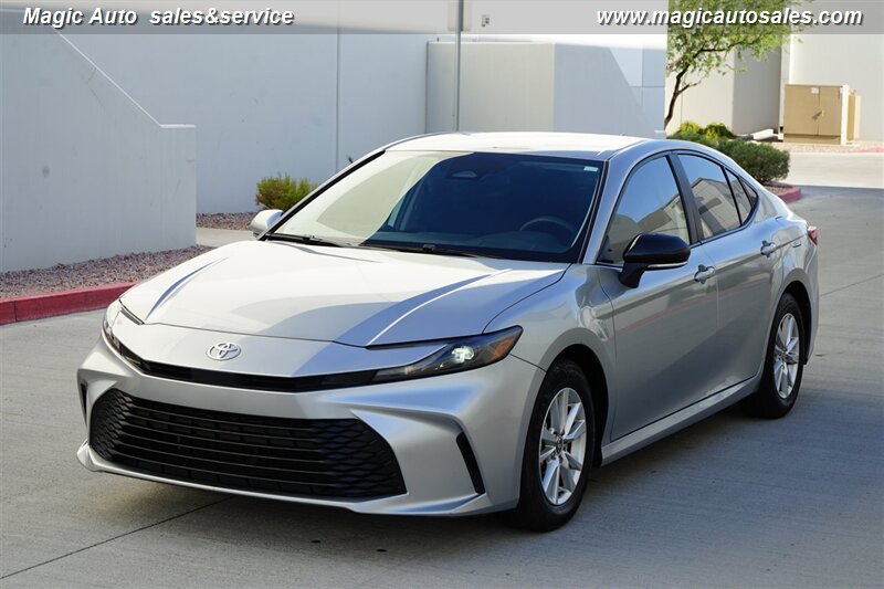 2025 Toyota Camry LE  Hybrid - Photo 1 - Phoenix, AZ 85034
