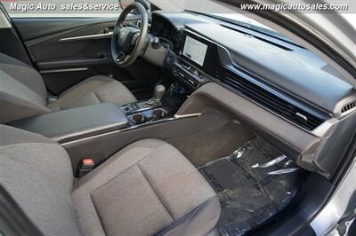 2025 Toyota Camry LE Hybrid - Photo 15 - Phoenix, AZ 85034