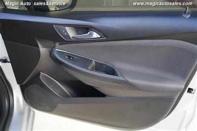 2019 Chevrolet Cruze LS   - Photo 18 - Phoenix, AZ 85034