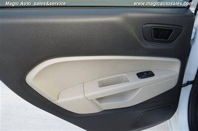 2019 Ford Fiesta SE   - Photo 18 - Phoenix, AZ 85034