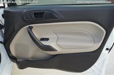 2019 Ford Fiesta SE   - Photo 15 - Phoenix, AZ 85034