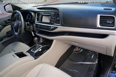 2019 Toyota Highlander LE   - Photo 17 - Phoenix, AZ 85034