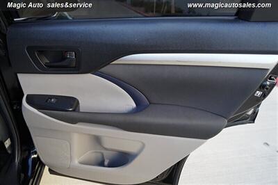 2019 Toyota Highlander LE   - Photo 21 - Phoenix, AZ 85034