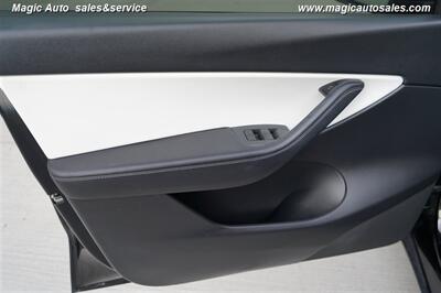 2021 Tesla Model Y Standard Range   - Photo 17 - Phoenix, AZ 85034