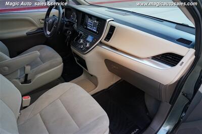 2020 Toyota Sienna L 7-Passenger   - Photo 16 - Phoenix, AZ 85034