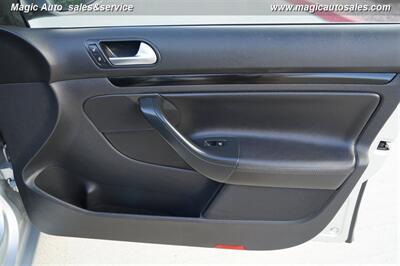 2011 Volkswagen Jetta SportWagen TDI   - Photo 18 - Phoenix, AZ 85034