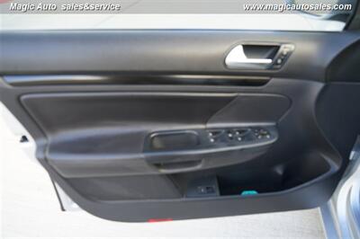 2011 Volkswagen Jetta SportWagen TDI   - Photo 13 - Phoenix, AZ 85034