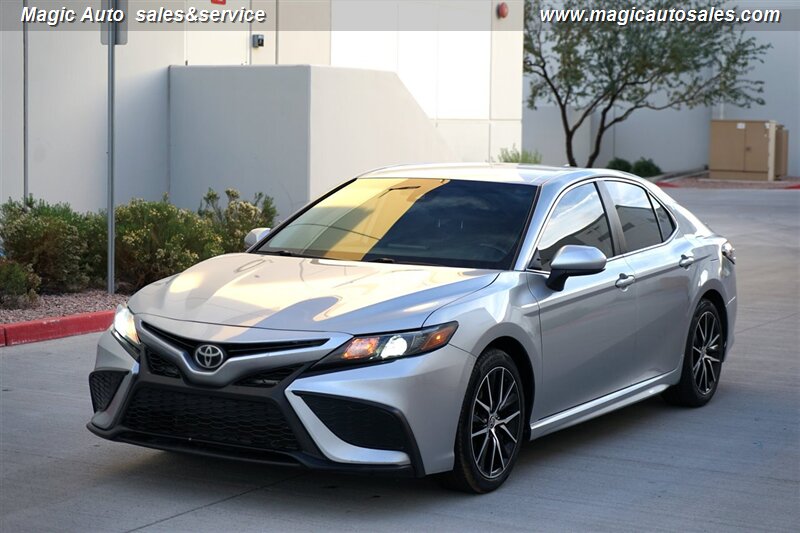 2021 Toyota Camry SE   - Photo 1 - Phoenix, AZ 85034