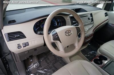 2013 Toyota Sienna XLE 7-Passenger   - Photo 15 - Phoenix, AZ 85034