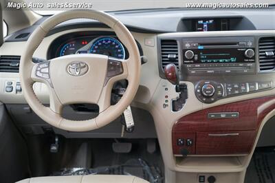 2013 Toyota Sienna XLE 7-Passenger   - Photo 24 - Phoenix, AZ 85034