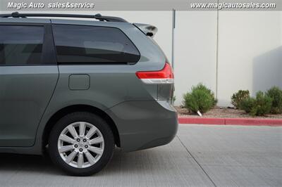 2013 Toyota Sienna XLE 7-Passenger   - Photo 9 - Phoenix, AZ 85034