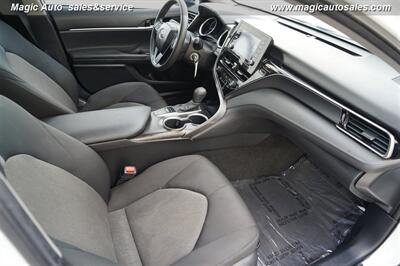 2022 Toyota Camry LE   - Photo 16 - Phoenix, AZ 85034