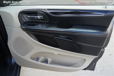 2019 Dodge Grand Caravan SXT   - Photo 14 - Phoenix, AZ 85034